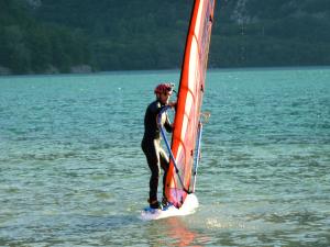 SCUOLA DI WINDSERF SUL LAGO DI CAVAZZO